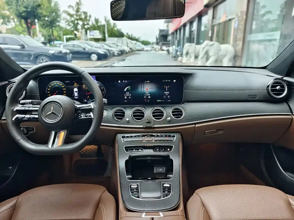 Mercedes-Benz E-Class — миниатюра 14