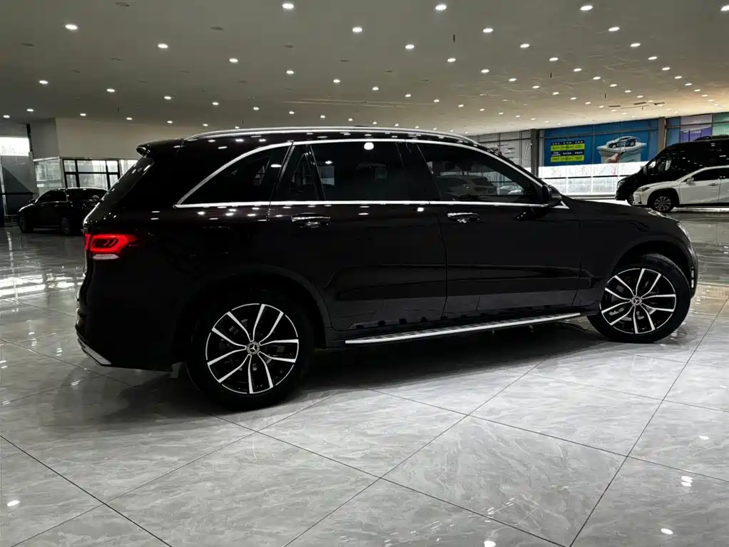 MERCEDES-BENZ GLC