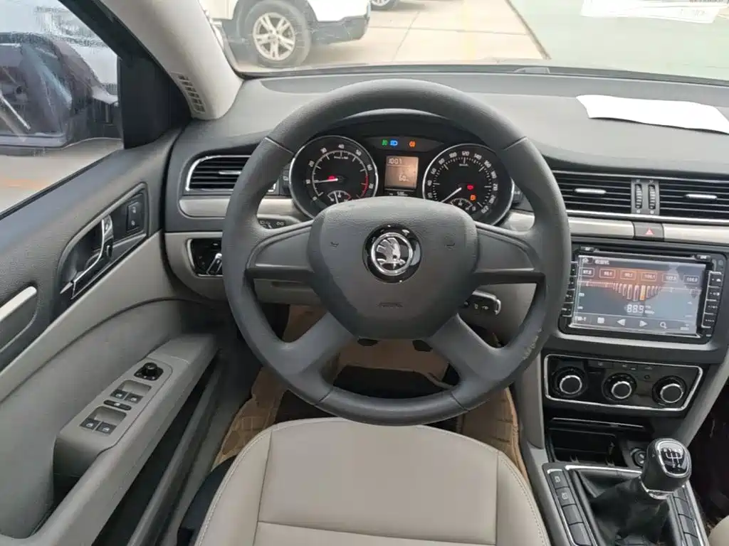 Skoda Superb — миниатюра 11