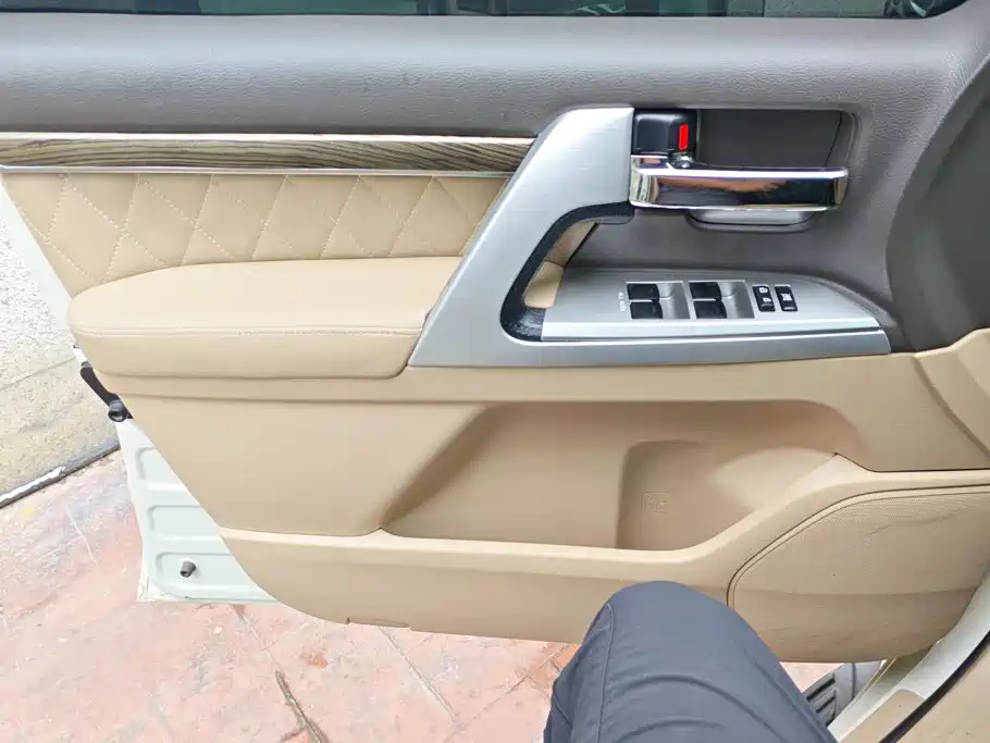 Toyota Land Cruiser — миниатюра 7