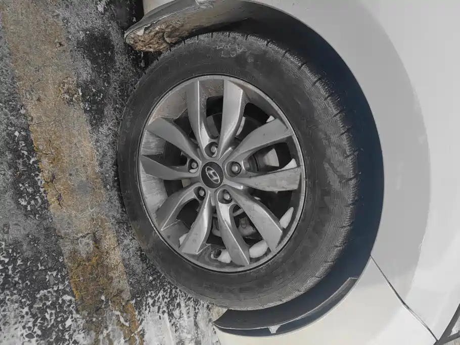 Hyundai Elantra Langdong — миниатюра 6
