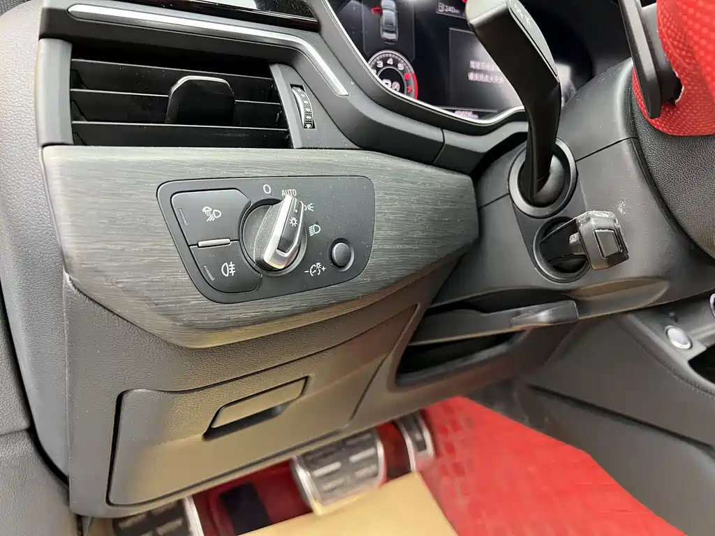 Audi A4L 2023 40 TFSI Luxury