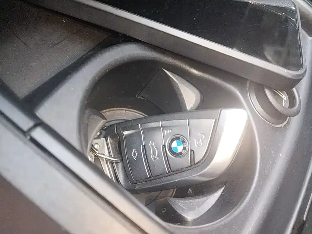 BMW 5 Series — миниатюра 9