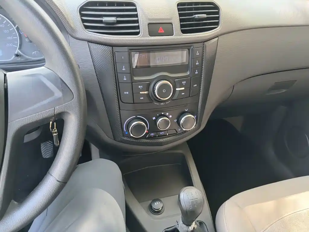 Wuling Hongguang — миниатюра 13