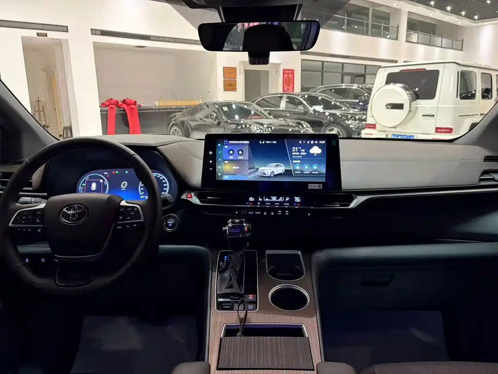 Toyota Granvia — миниатюра 11