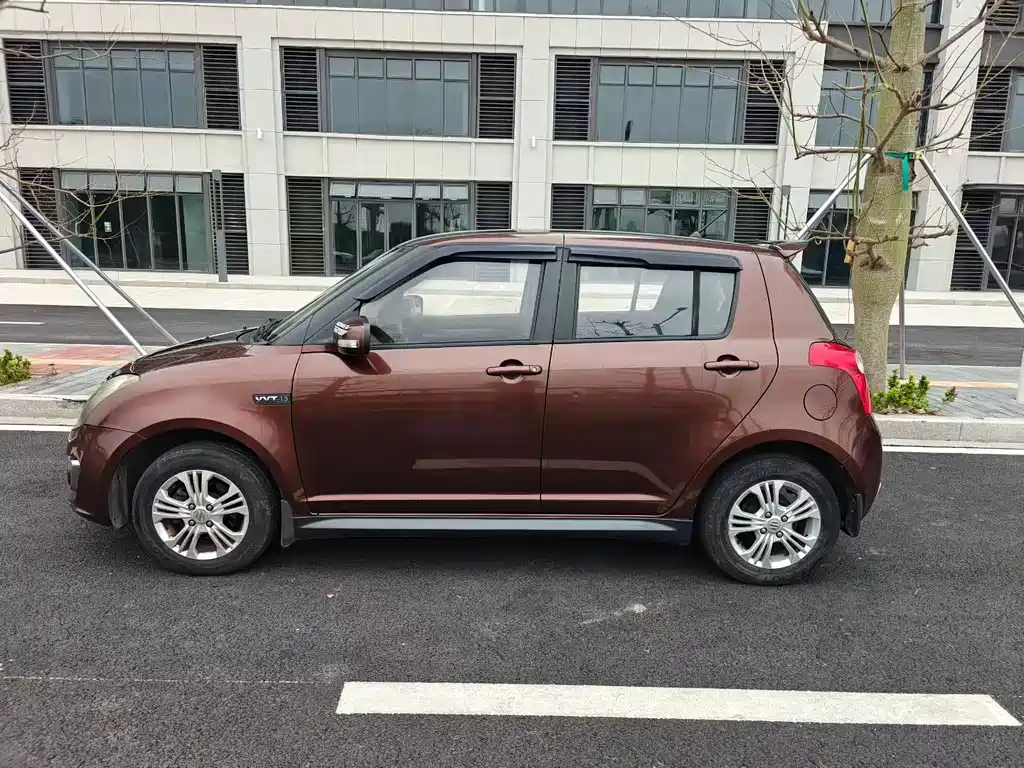 Suzuki Swift 1.5L Manual Standard Edition, фото 4