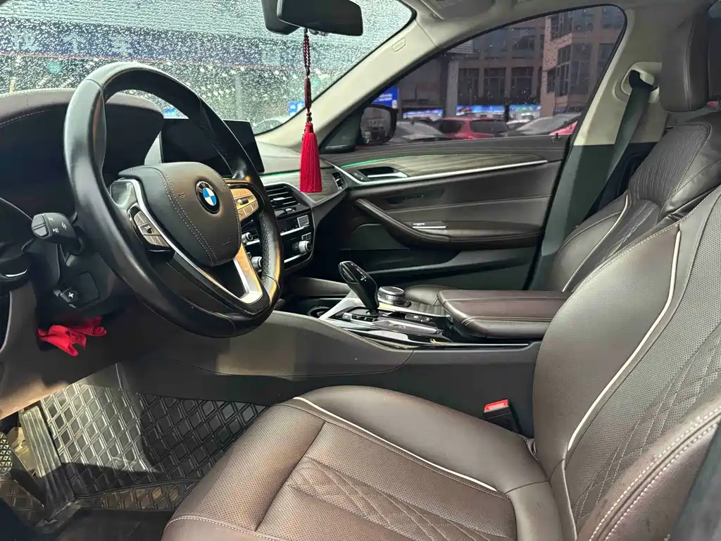 BMW 5 Series — миниатюра 5