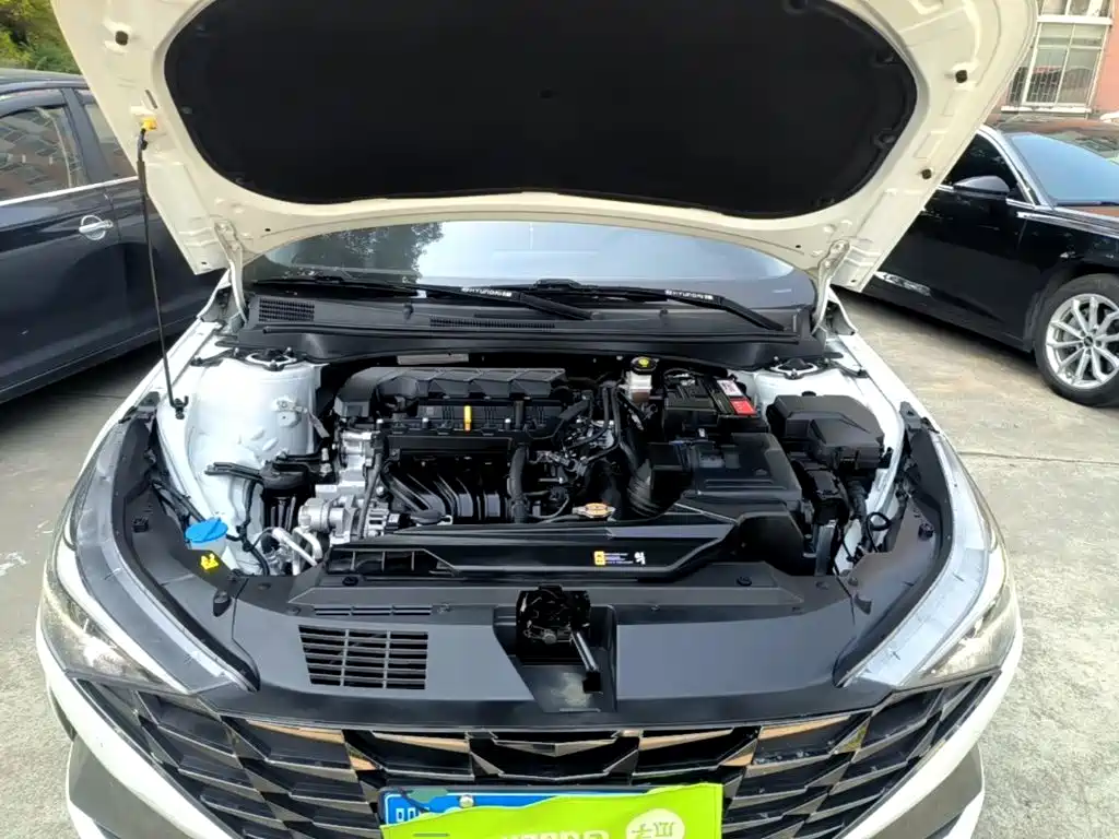 Hyundai Elantra — миниатюра 20