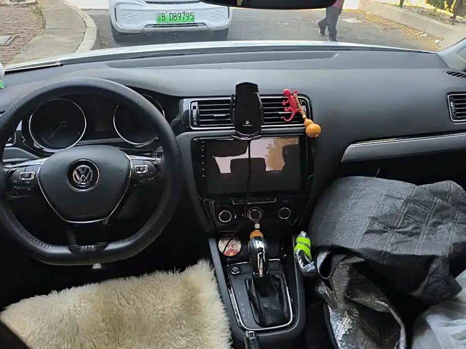 Volkswagen Sagitar — миниатюра 12