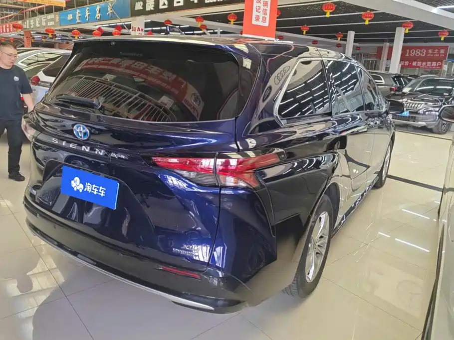 Toyota Sienna — миниатюра 3