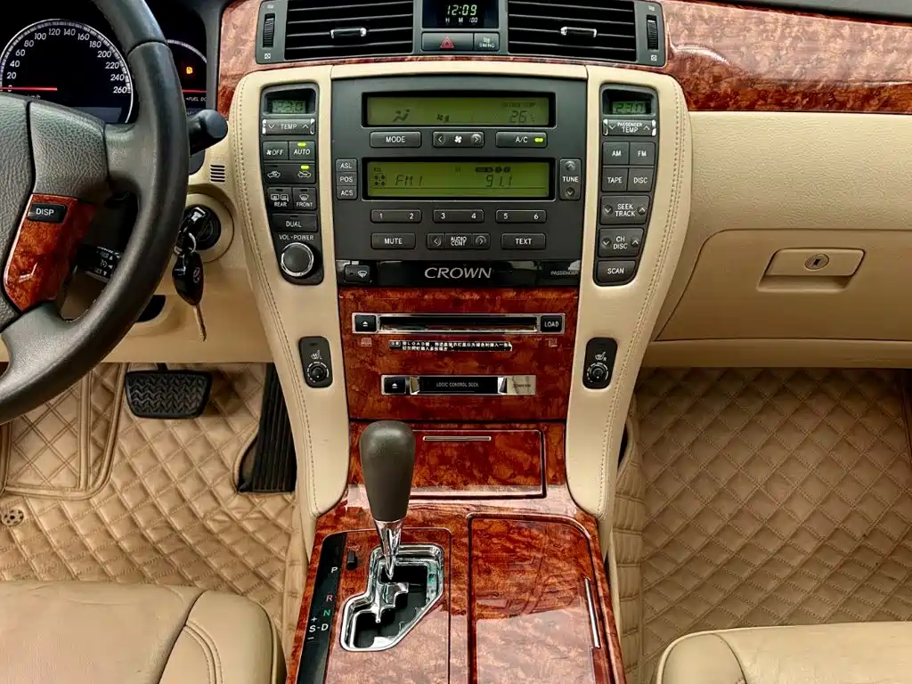 Toyota Crown — миниатюра 9
