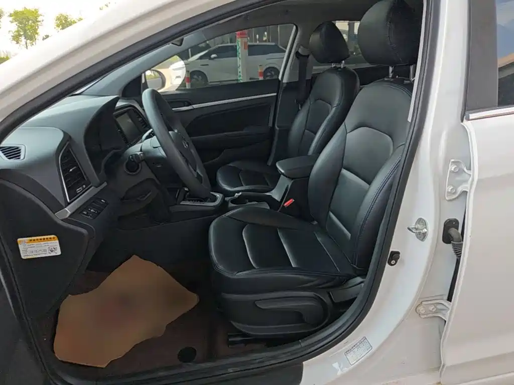 Hyundai Elantra — миниатюра 15