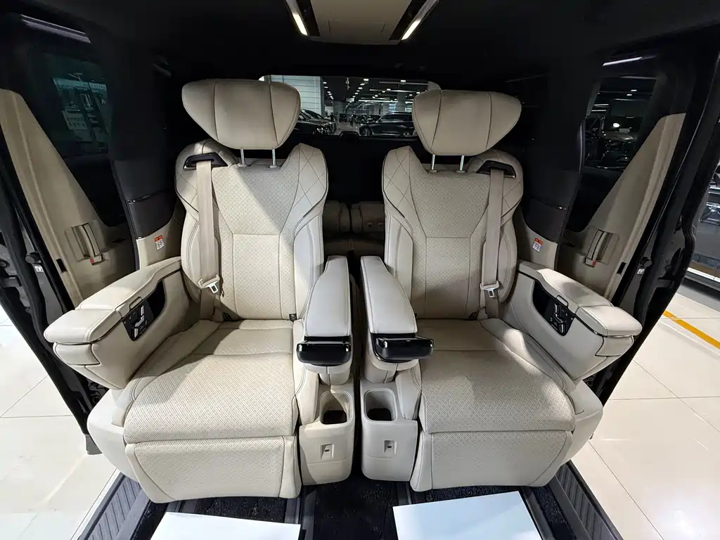 Toyota Alphard — миниатюра 17