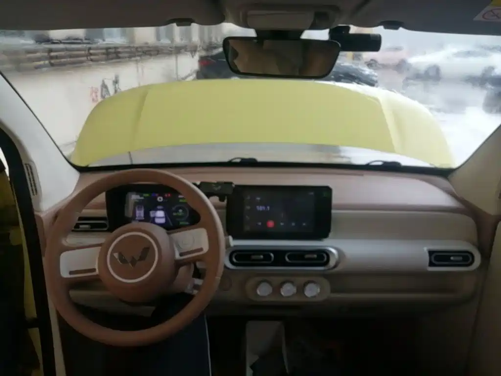 Wuling MINIEV — миниатюра 10