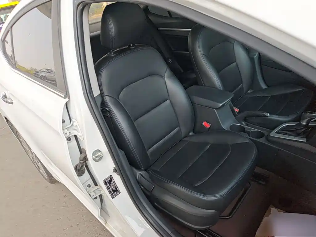 Hyundai Elantra — миниатюра 25