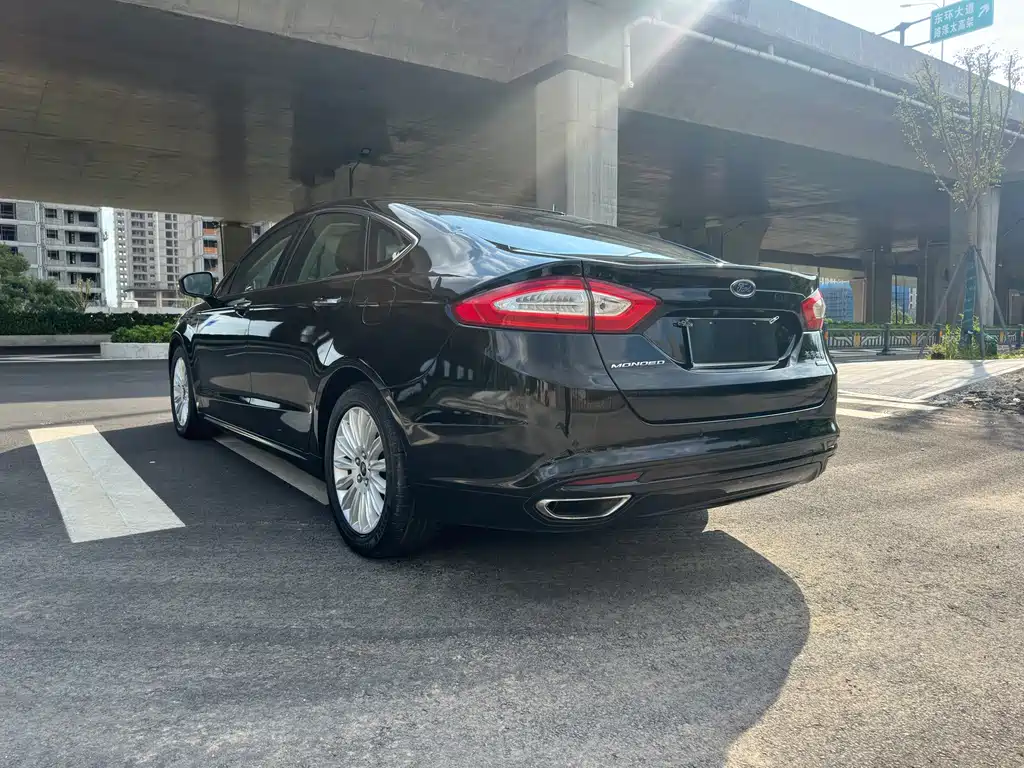 Ford Mondeo — миниатюра 7