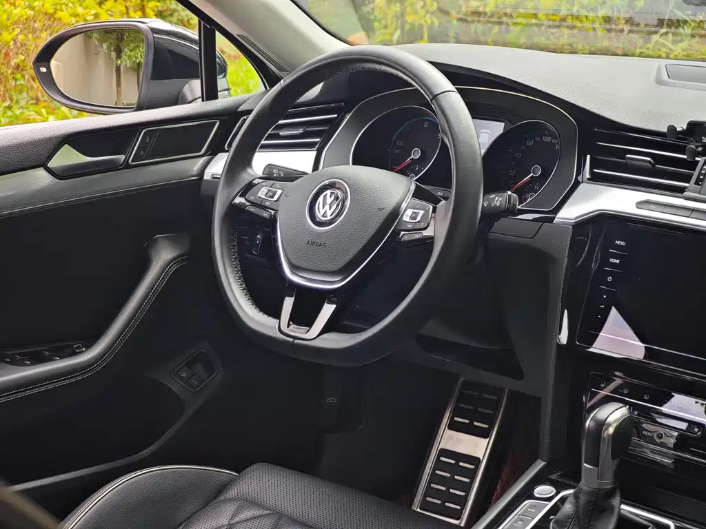 Volkswagen Magotan PHEV — миниатюра 10