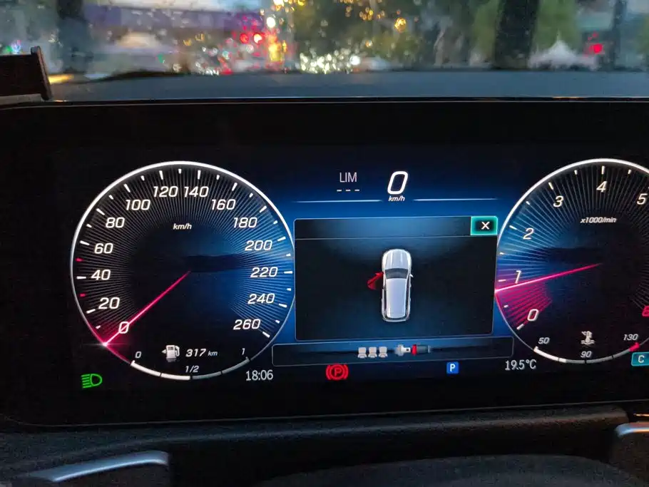 Mercedes-Benz GLB — миниатюра 14