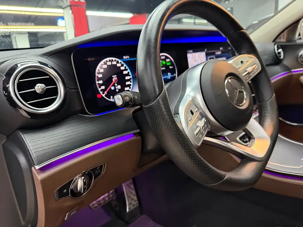Mercedes-Benz E-Class — миниатюра 13