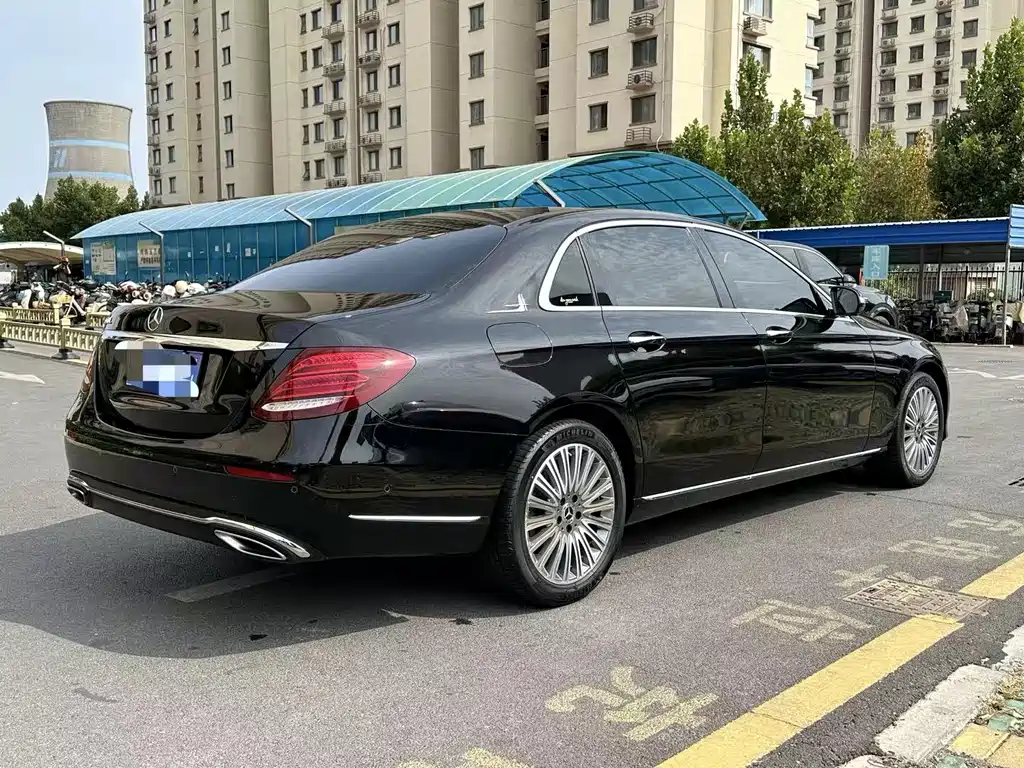 Mercedes-Benz E-Class — миниатюра 6