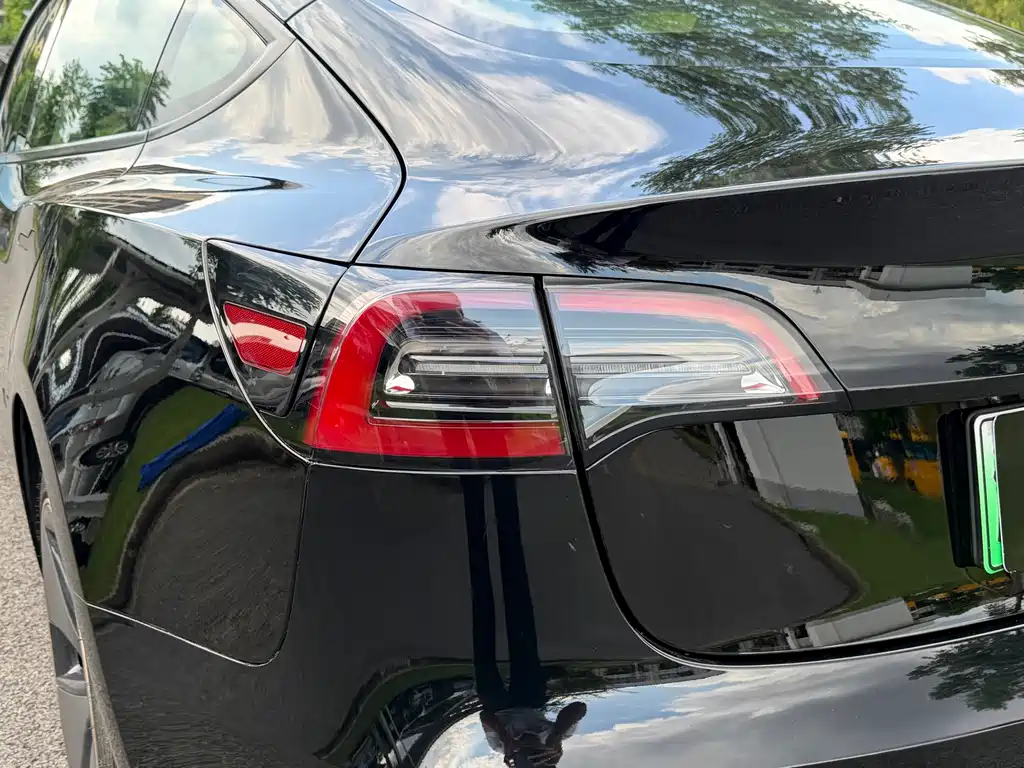 Tesla Model 3 — миниатюра 8