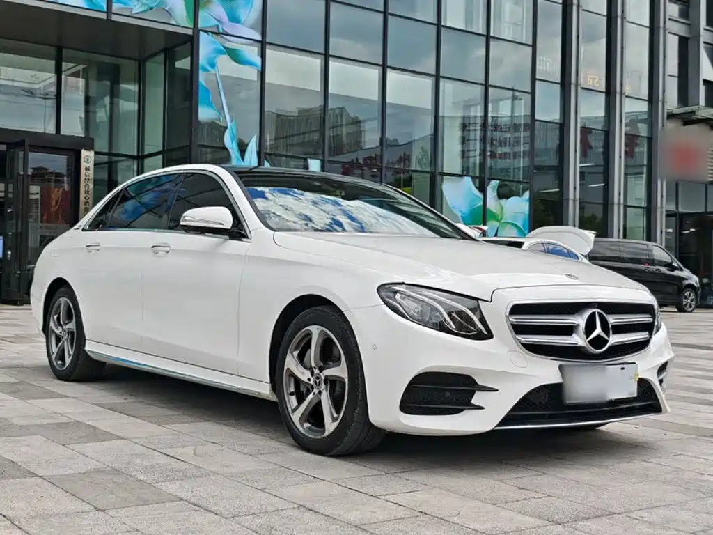 Mercedes-Benz E-Class — миниатюра 11