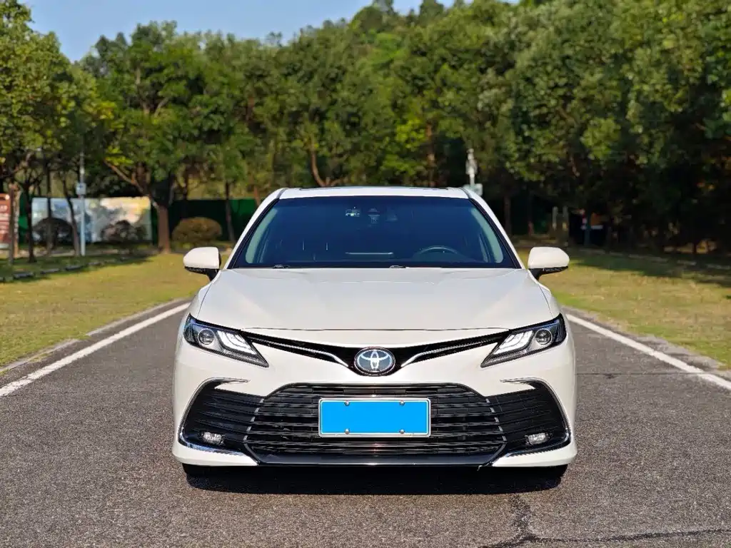 Toyota Camry — миниатюра 2