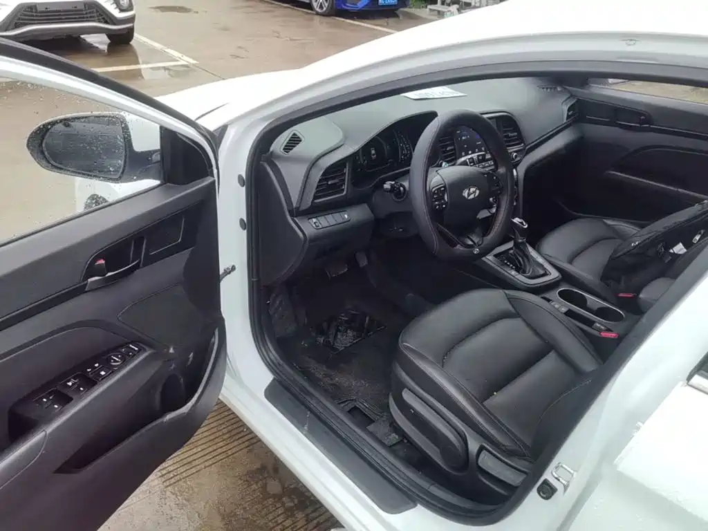 Hyundai Elantra — миниатюра 16