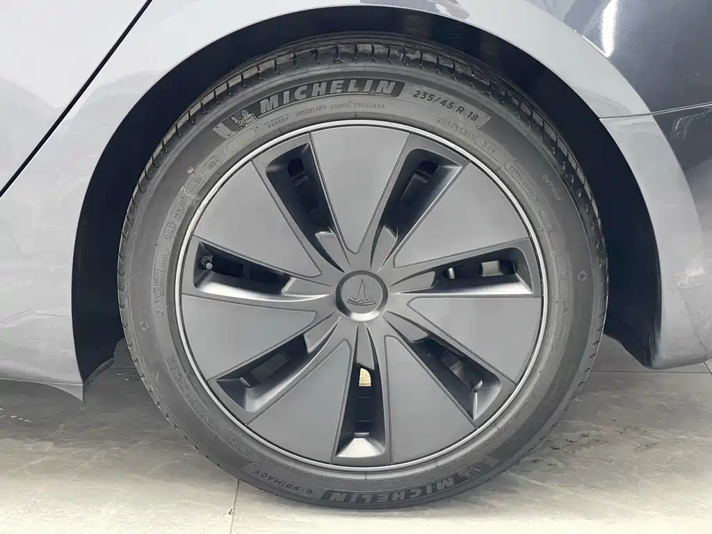 Tesla Model 3 — миниатюра 19