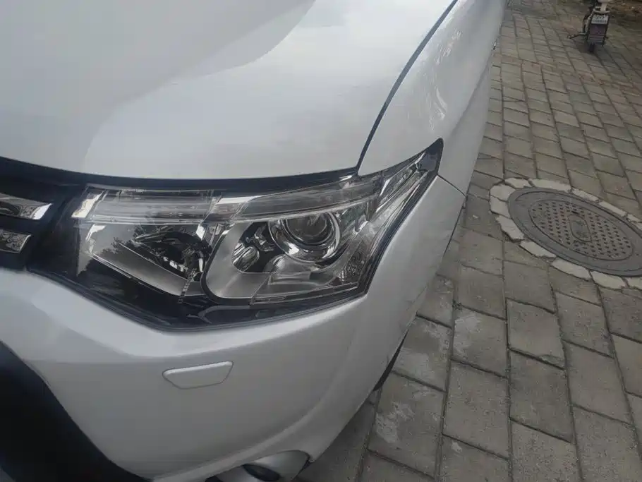 Mitsubishi Outlander (Import) — миниатюра 5
