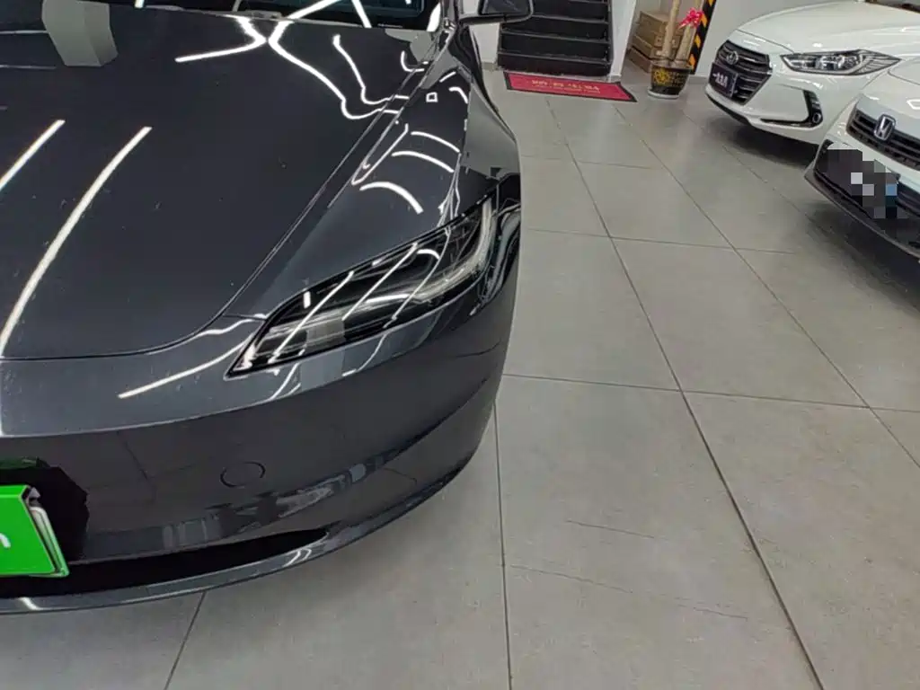 Tesla Model 3 — миниатюра 24