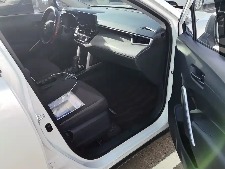 Toyota Corolla Cross — миниатюра 8
