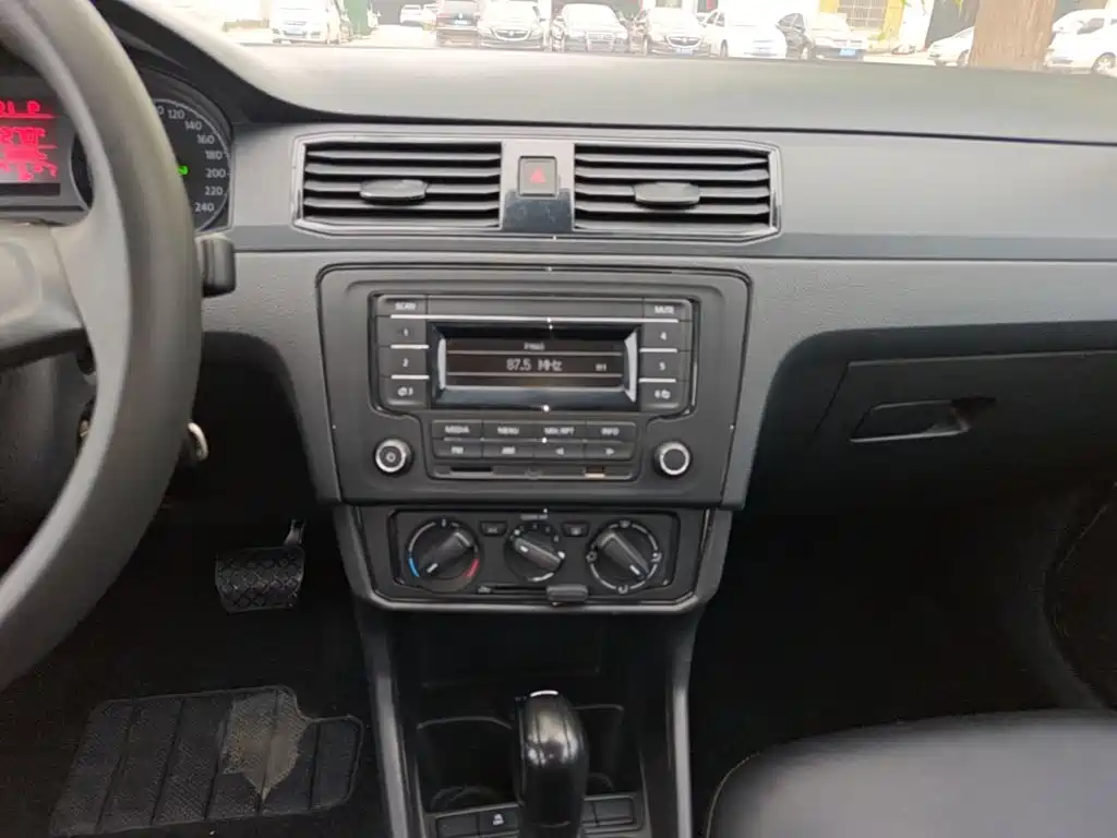 Volkswagen Santana — миниатюра 13