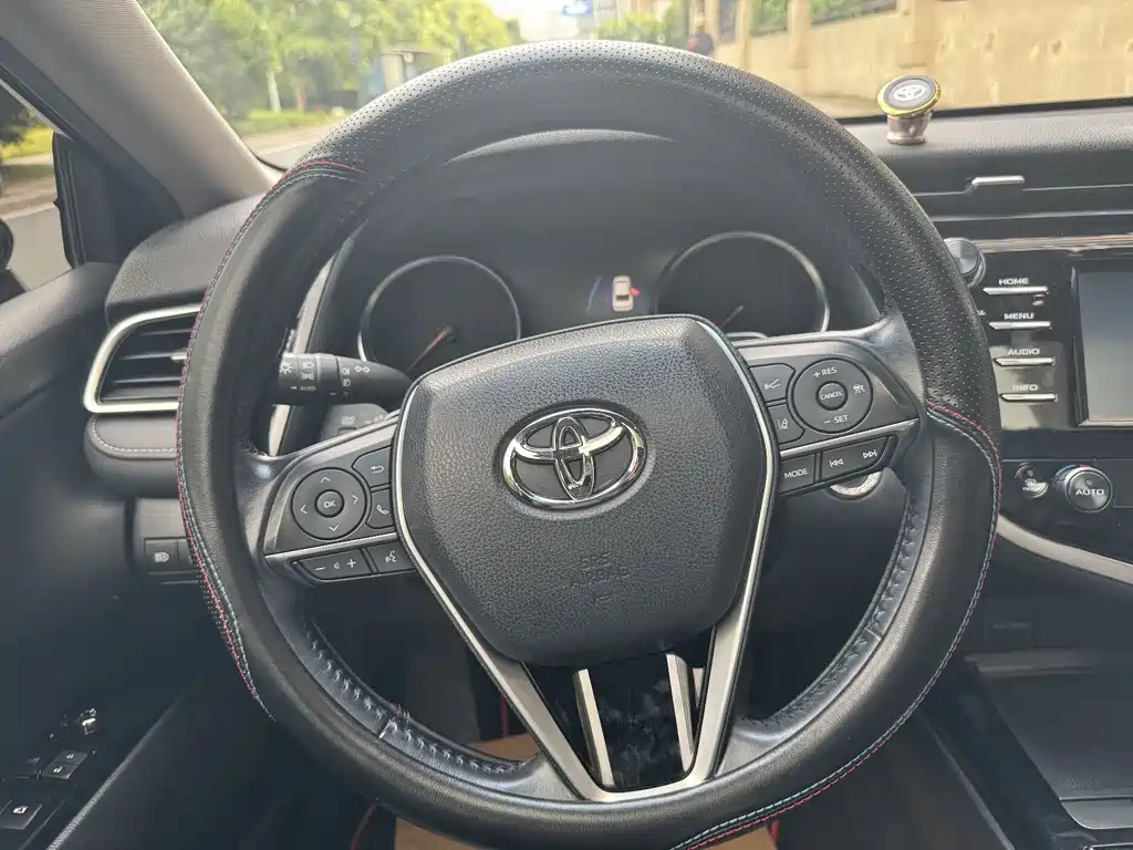Toyota Camry — миниатюра 13