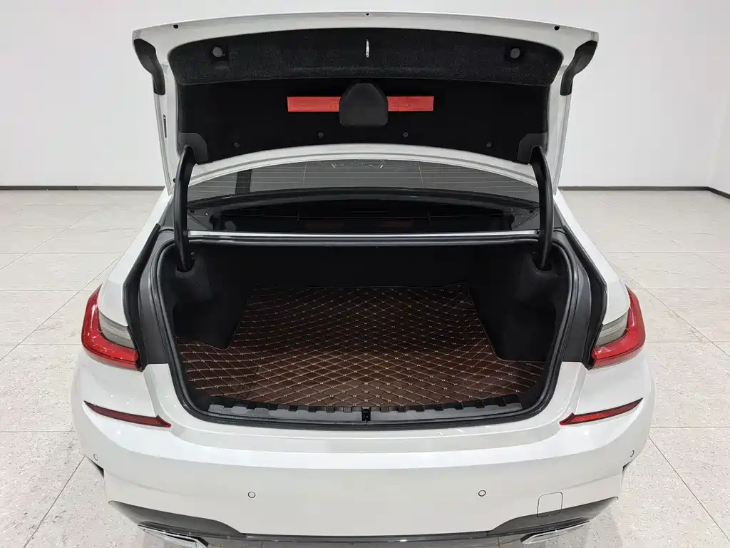 BMW 3 Series — миниатюра 21