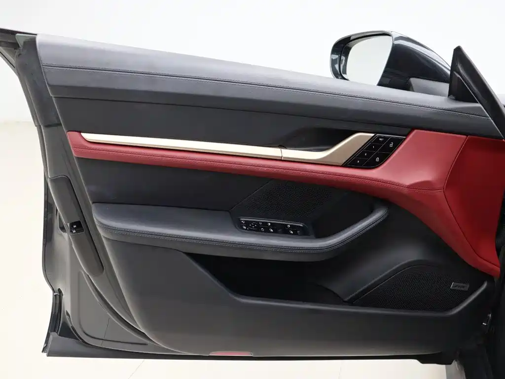 Porsche Taycan — миниатюра 7