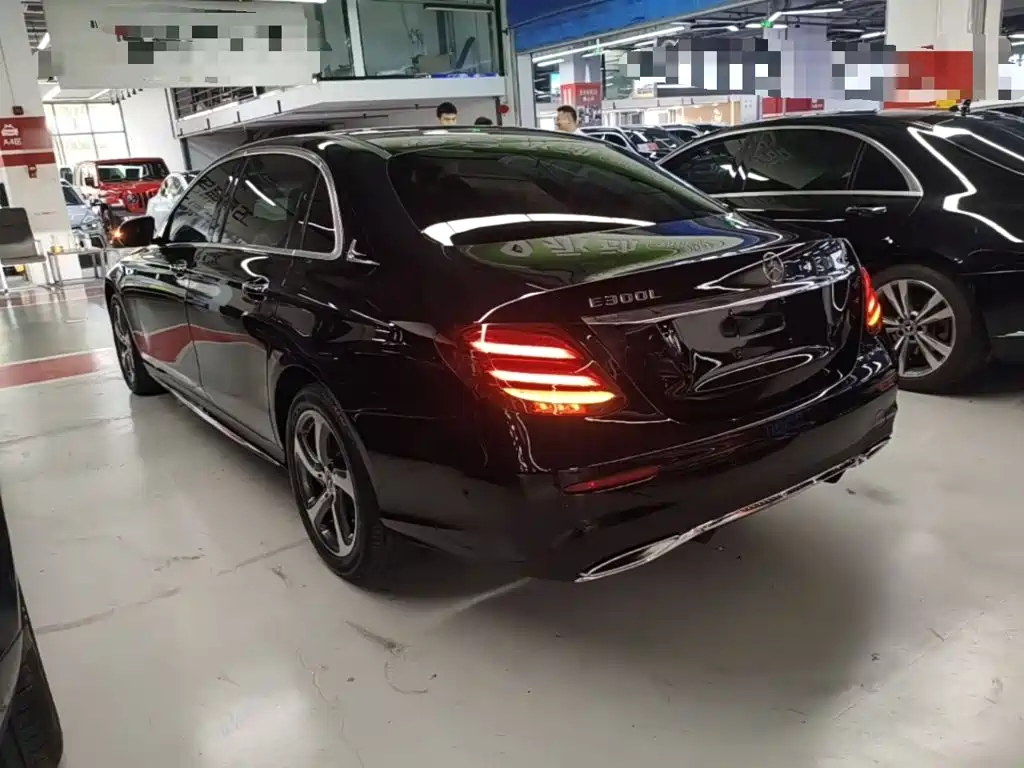 Mercedes-Benz E-Class — миниатюра 5