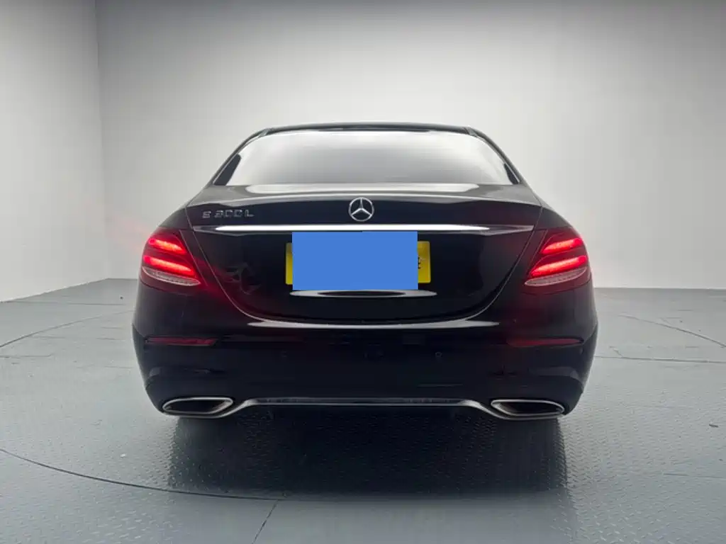 Mercedes-Benz E-Class — миниатюра 6