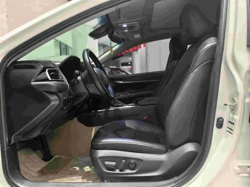 Toyota Camry — миниатюра 8