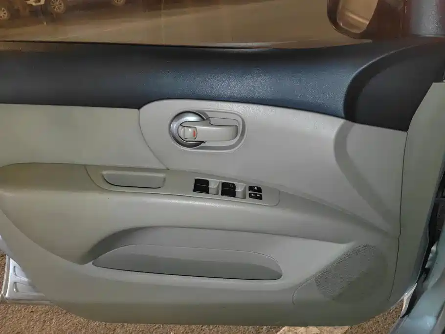 Nissan Livina — миниатюра 7