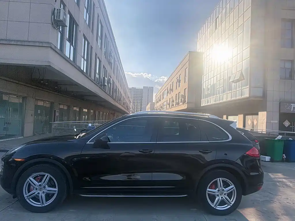 Porsche Cayenne — миниатюра 5