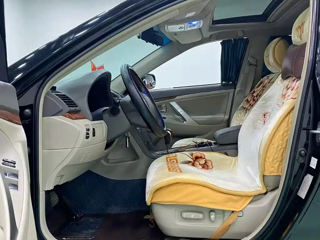 Toyota Camry — миниатюра 4