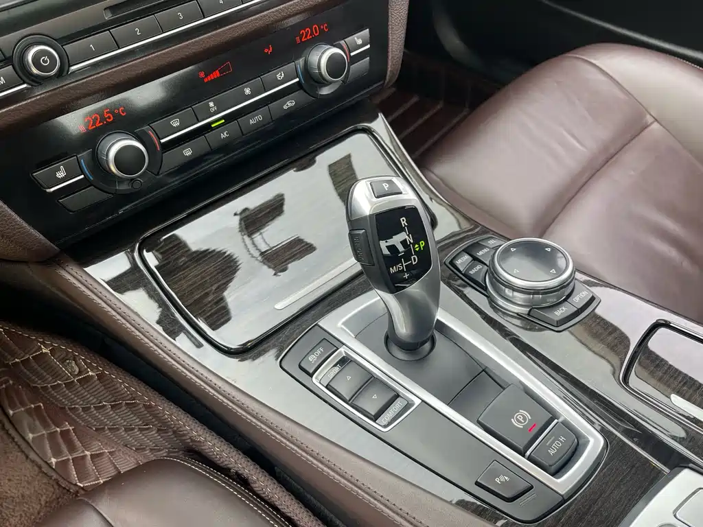 BMW 5 Series — миниатюра 16
