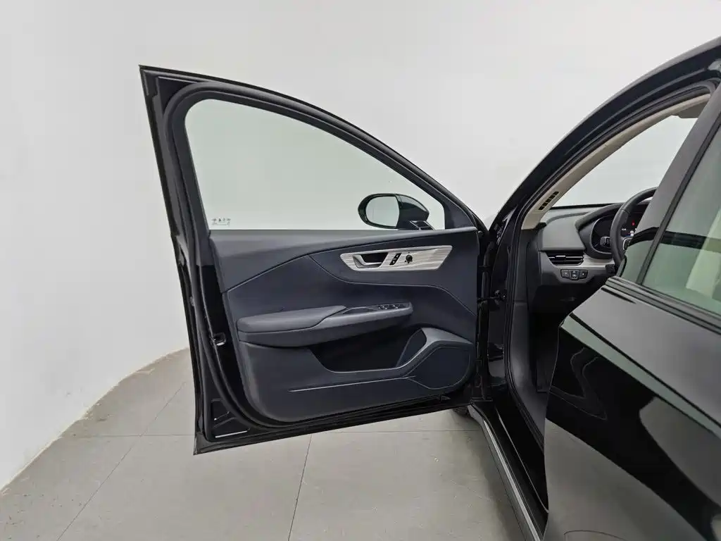 Hongqi Hongqi E-QM5 — миниатюра 8