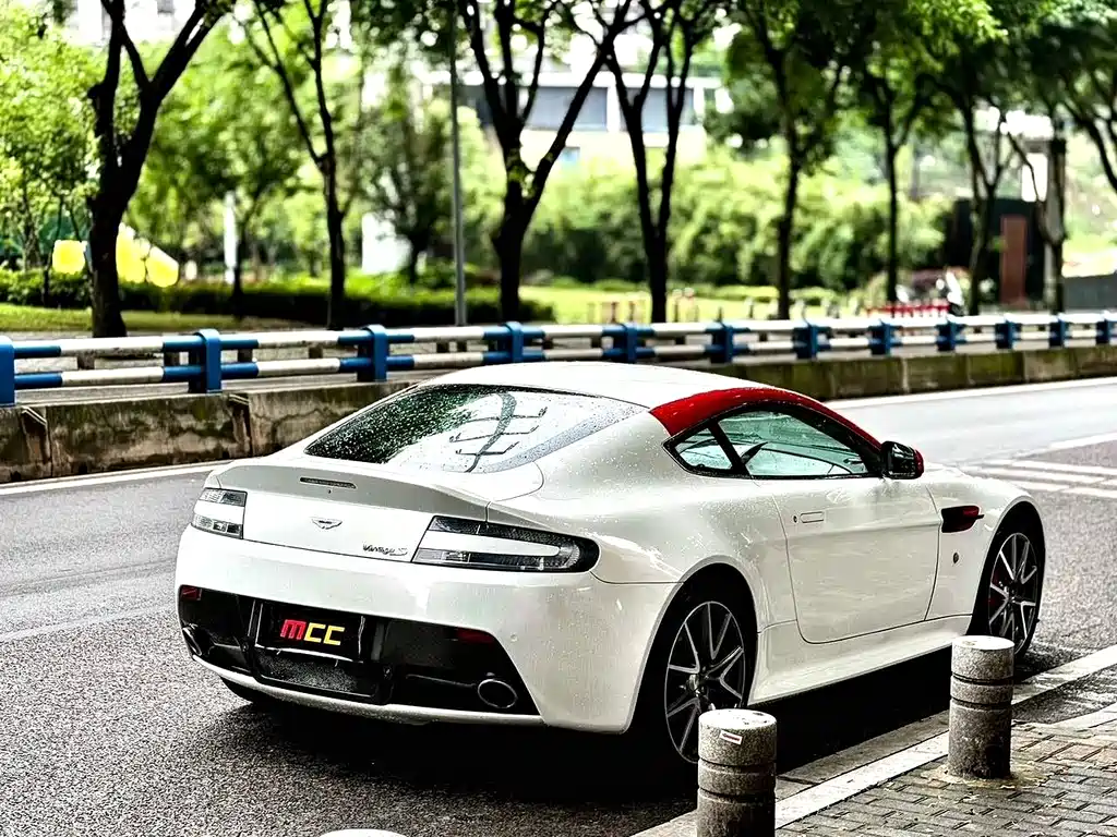 Aston Martin V8 Vantage — миниатюра 10