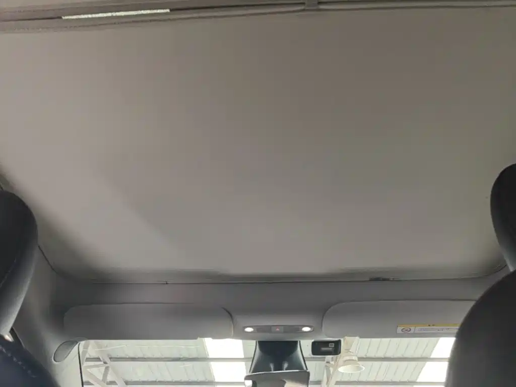 Tesla Model Y — миниатюра 18