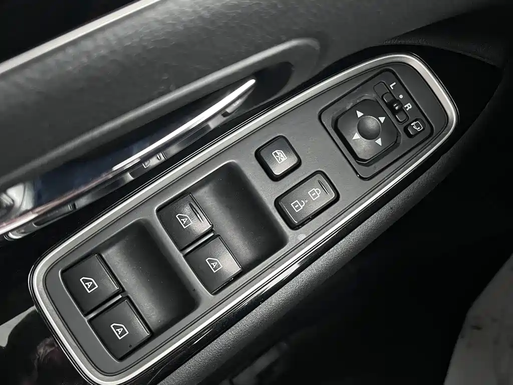Mitsubishi Outlander — миниатюра 12