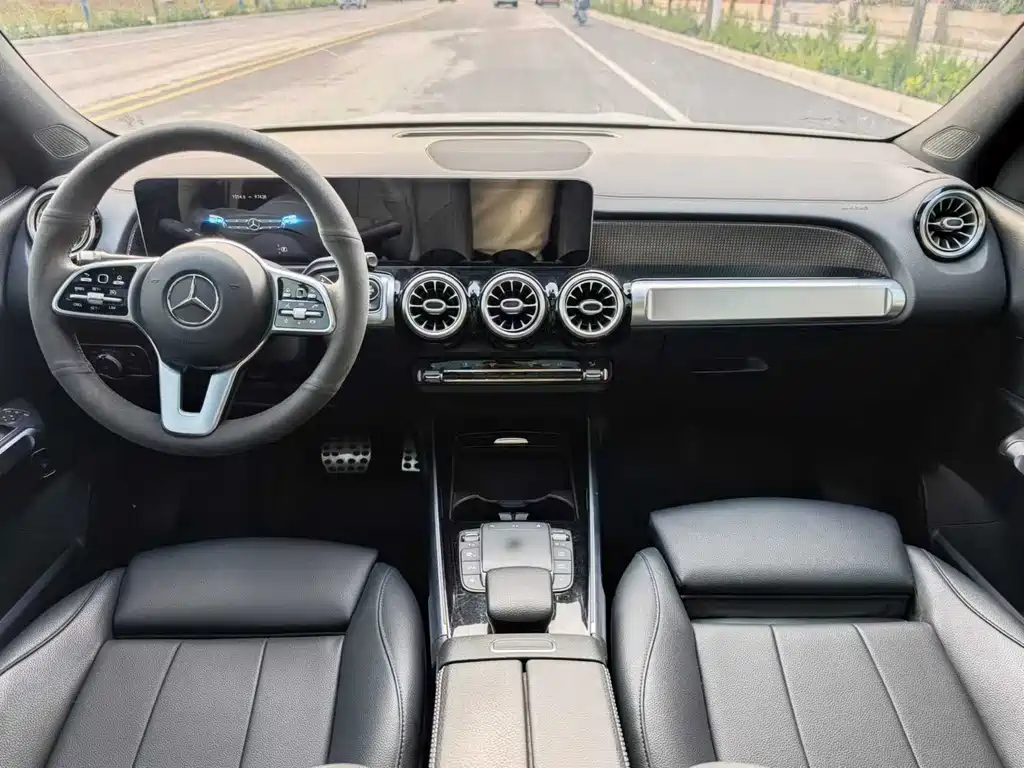 MERCEDES-BENZ  GLB