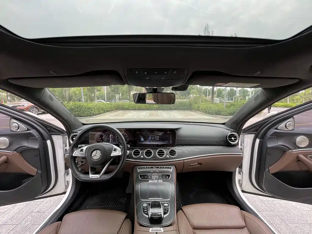 Mercedes-Benz E-Class — миниатюра 6