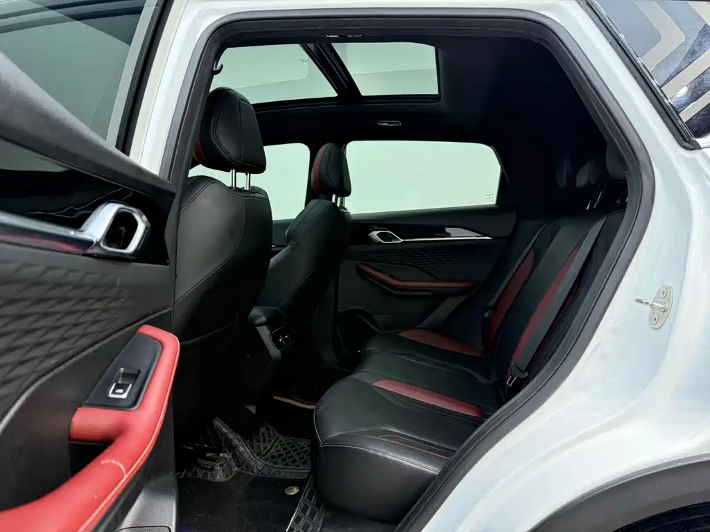 Geely Binyue — миниатюра 13